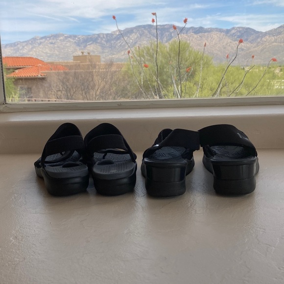 2 pairs of of BZees sandals . Both have been used.... 2 PAIRS! - Picture 2 of 16